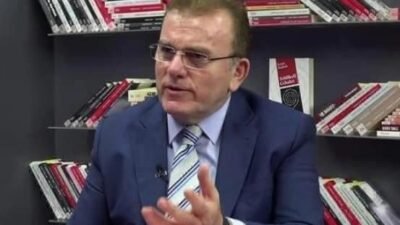 Çanakkale’de kıyametler kopmakta.. Öyle bir savaş var ki kelimeler anlatamaz..