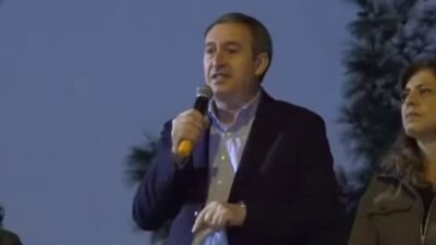 Fotoğraftaki kişi DEM partinin genel başkanı Tuncer Bakırhan. 2013 yılında