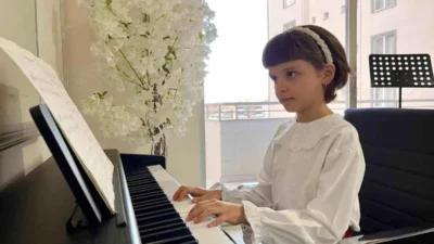 Balıkesir Büyükşehir Belediyesi Bandırma Konservatuarı, öğrencileri Erva Bilge Şengören ve