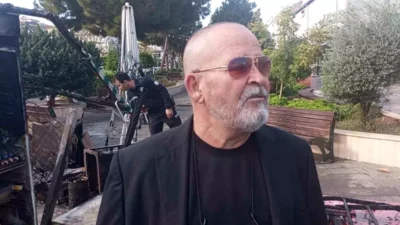 Antalya'nın Serik ilçesinde büfe işleten Ali Güzel, sabah iş yerini