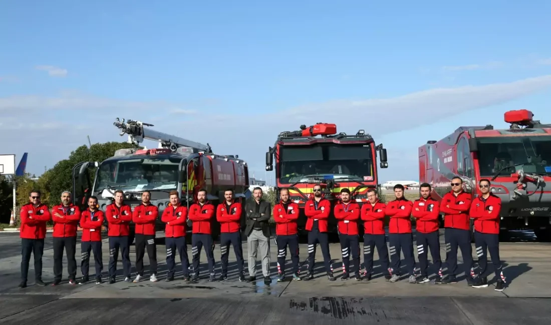 Uçaktaki yangını 2 dakikada söndüren ARFF ekibine teşekkür çiçeği