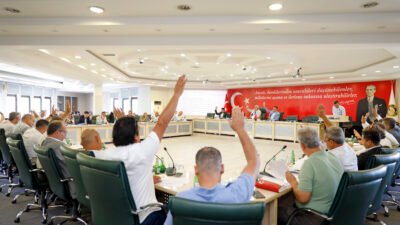 Alanya Belediye Başkanı Osman Tarık Özçelik, işyeri ruhsat başvuru süresinin