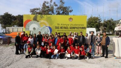 Taşımalı eğitim sistemiyle öğrenim gören Mahmutseydi Hamdullah Emin Paşa Ortaokulu