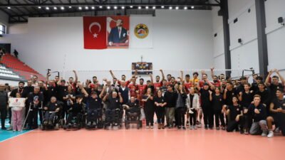 Alanya Belediyesi Engelsiz Yaşam Merkezi bünyesindeki Engelsiz Sanat Atölyesi’nde eğitim