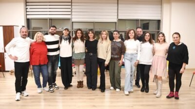 Konyaaltı Belediyesi bünyesinde faaliyet gösteren Sanat Akademisi, geleceğin sanatçılarını yetiştirmeye