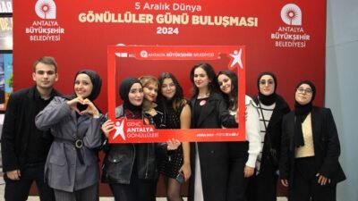 Antalya Büyükşehir Belediyesi, 5 Aralık Dünya Gönüllüler Günü’nü genç gönüllülerle