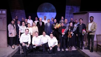 Alanya Belediye Tiyatrosu’nun yeni oyunu ‘Bir Acayip Resmi Geçit’ 6-7