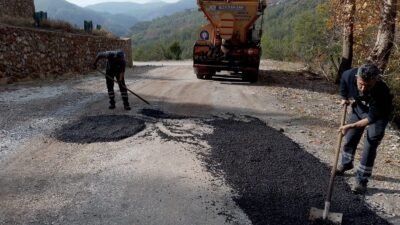 Antalya Büyükşehir Belediyesi, Alanya’nın yağıştan etkilenen kırsal mahalle yollarında bakım,