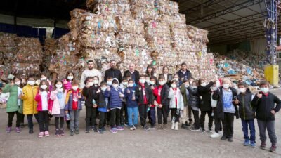 Alanya Belediyesi’nin gençleri bilinçlendirmek amacıyla uyguladığı ‘Sıfır Atık’ eğitimleri devam