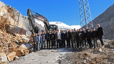 Alanya Belediye Başkanı Osman Tarık Özçelik, bölge muhtarlarıyla birlikte belediye