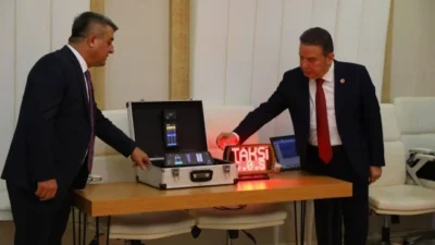 Taksilerde yeni bir dönem başlıyor. Antalya’daki 6.615 taksiye ücretsiz panik