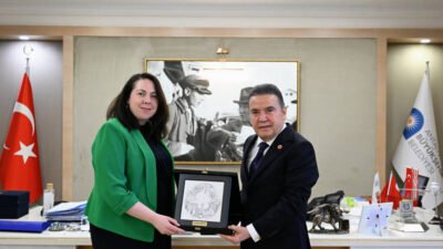 Antalya Büyükşehir Belediye Başkanı Muhittin Böcek’i İrlanda’nın Ankara Büyükelçisi Clare