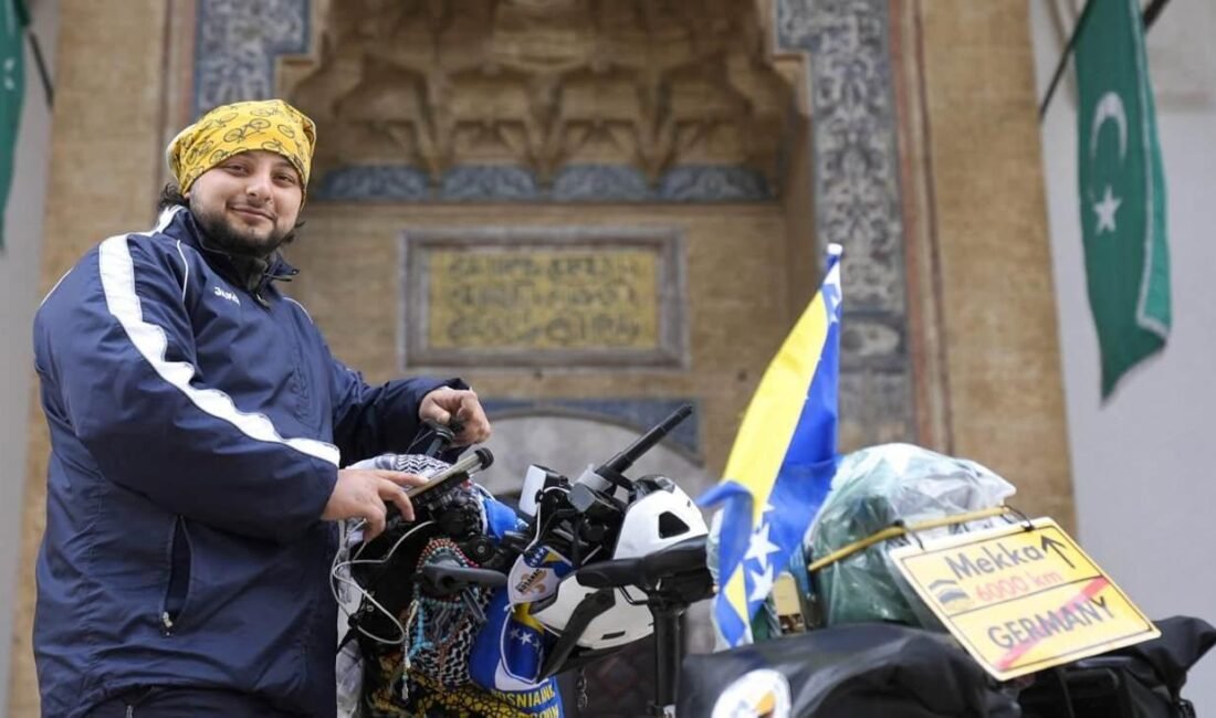 Almanya'da yaşayan Burak Öztürk, hac ibadetini yerin getirmek için bisikletiyle
