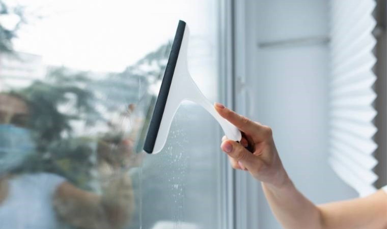 Camlarda iz kalmadan parlak bir hale getirmek bu karışım ile