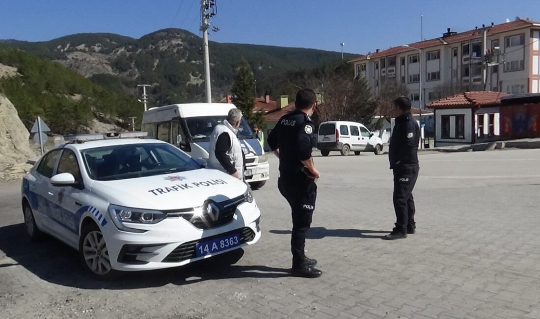 Mudurnu ilçesinde polis ekipleri tarafından yapılan ters yön denetimlerinde, kurallara