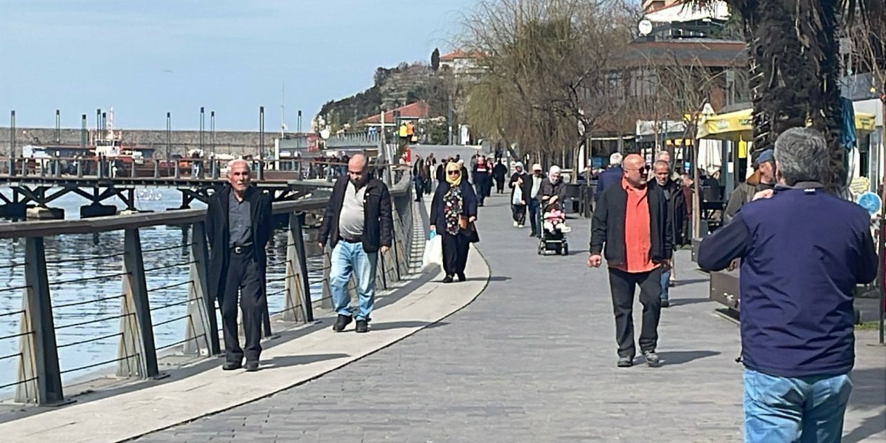 Meteoroloji Genel Müdürlüğü'nün verilerine göre, Zonguldak'ın Çaycuma ilçesi 30,8 derece