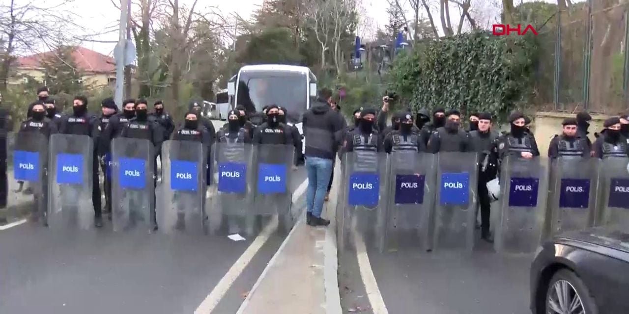 İstanbul Büyükşehir Belediye (İBB) Başkanı Ekrem İmamoğlu ile 105 kişi
