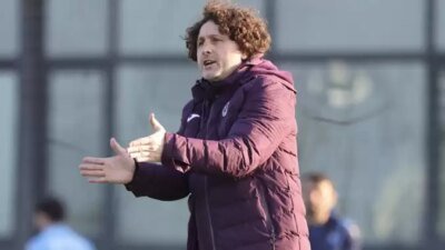 Trabzonspor'un yeni teknik direktörü Fatih Tekke, UEFA Gençlik Ligi'nde çeyrek