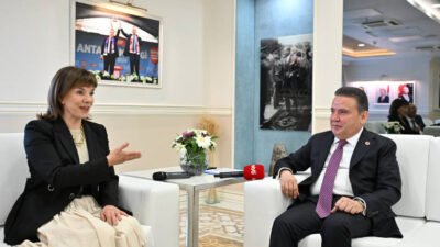 Antalya sürdürülebilir turizmin yeni lideri Dünya Seyahat ve Turizm Konseyi Başkanı Julia Simpson’dan Başkan Muhittin