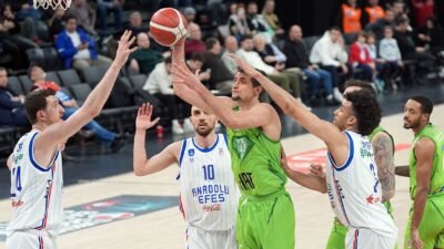 Türkiye Sigorta Basketbol Süper Ligi'de 24. haftasının kapanış maçında Anadolu