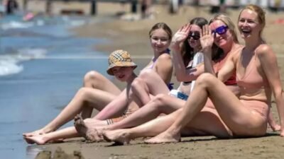 Türkiye’de ikamet izniyle yaşayan yabancıların sayısı 13 Mart itibarıyla 1