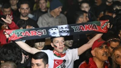 Karşıyaka'da taraftarlar önce yeşil sahada, ardından salonda ayrı heyecan yaşayacak.