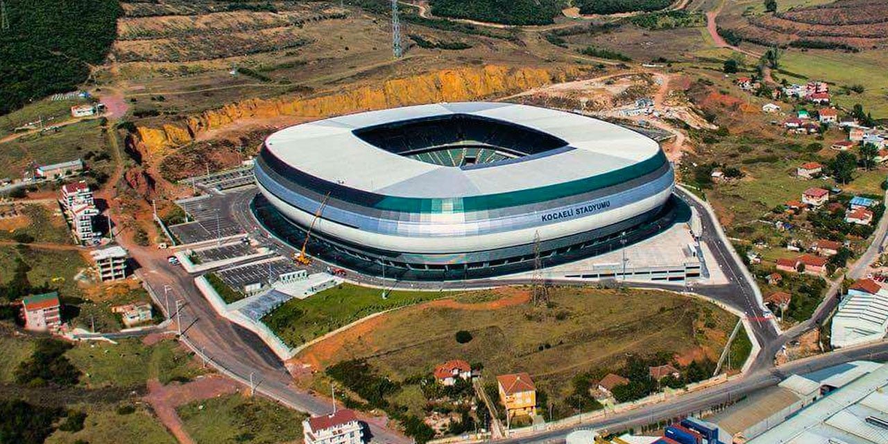 Futbol stadyumları, dünyanın pek çok ülkesinde yalnızca sporun değil, aynı