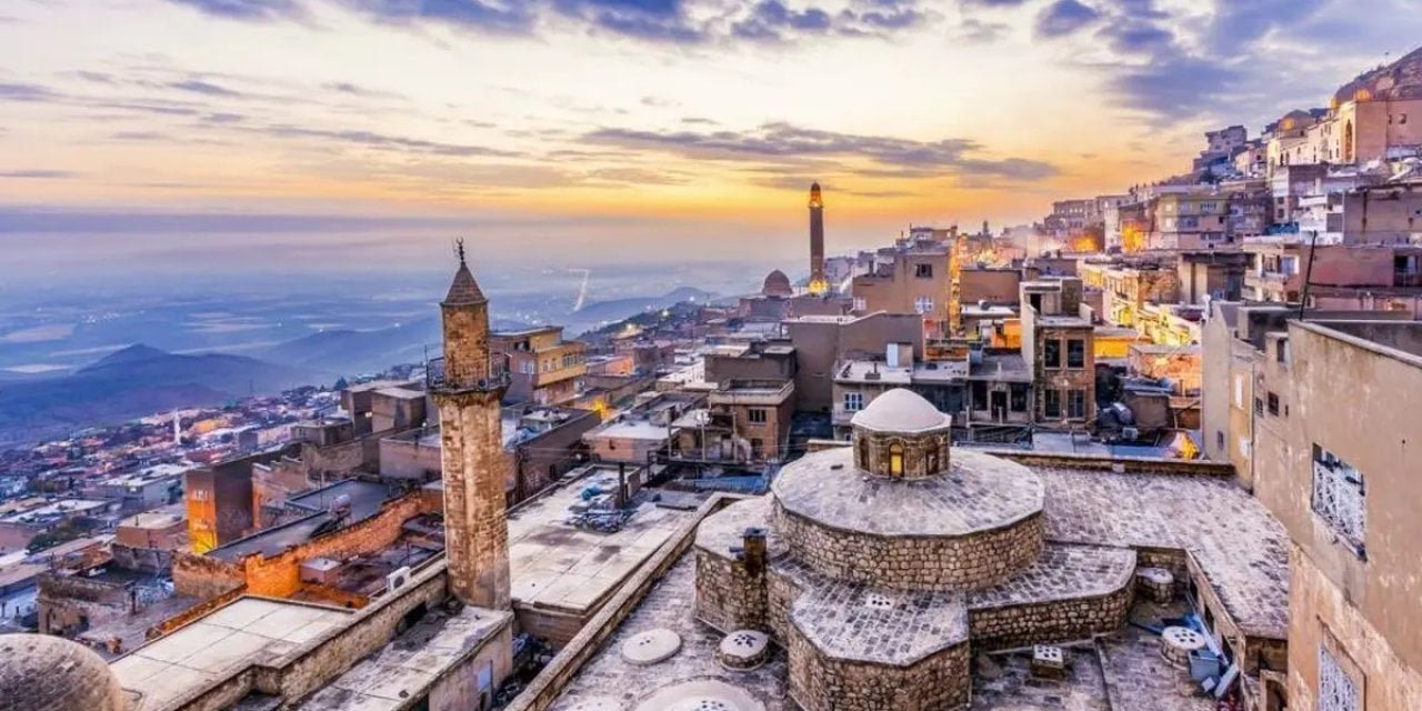 Camileri, medreseleri, manastırları, kiliseleriyle turizm açısından büyük potansiyele sahip Mardin'in