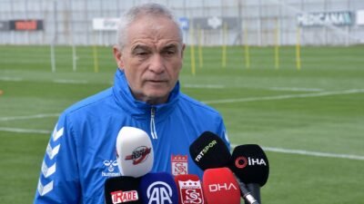 Süper Lig ekiplerinden Sivasspor'un teknik direktörü Rıza Çalımbay hafta sonu