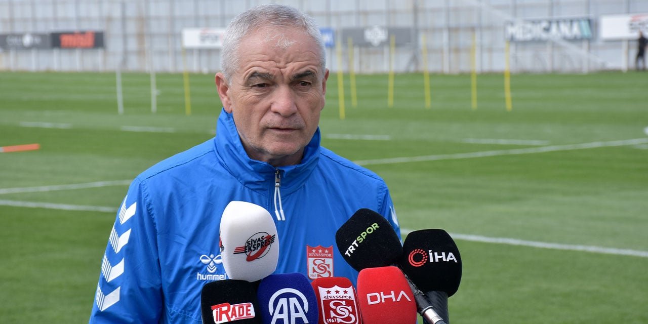 Süper Lig ekiplerinden Sivasspor'un teknik direktörü Rıza Çalımbay hafta sonu