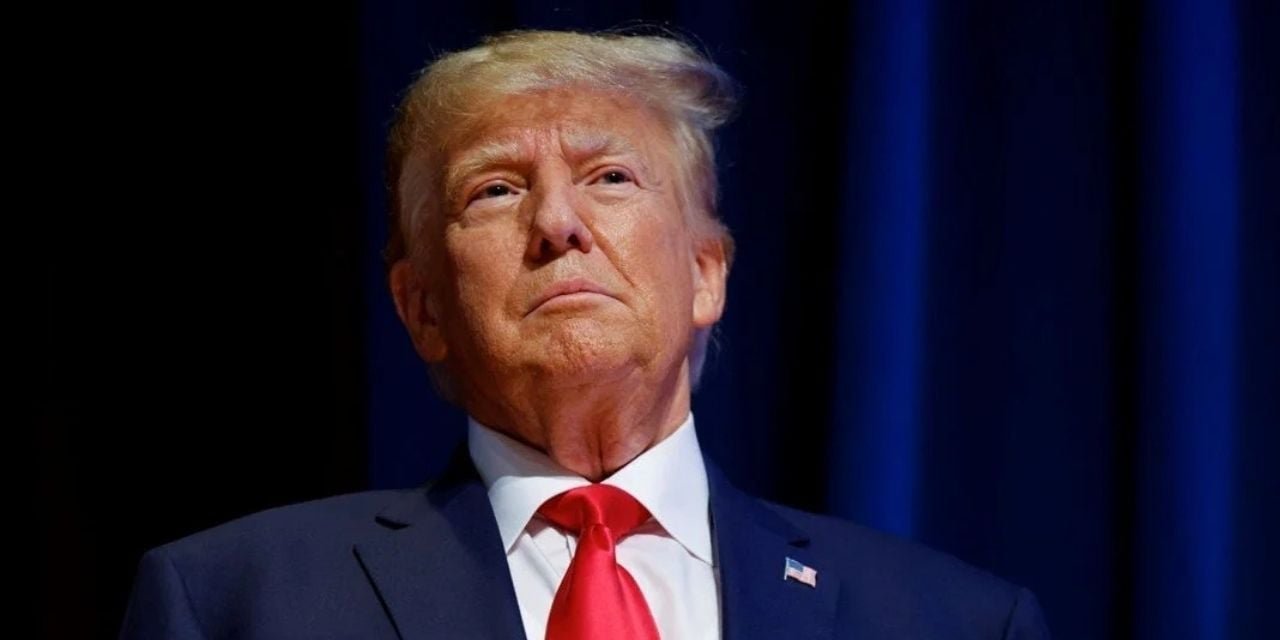 Florida'dan Washington'a dönen Trump, Air Force One uçağında basın mensuplarının