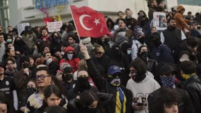 12. Asliye Ceza Mahkemesi’nin kararıyla serbest bırakılan Akın ve Çam,