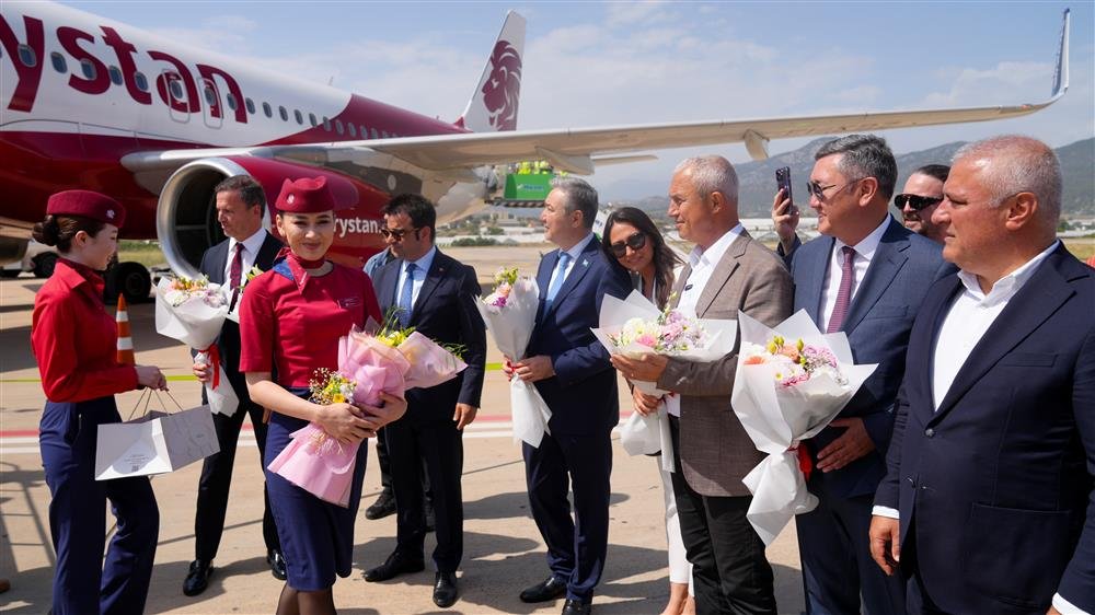 Kazakistan’ın Astana kentinden havalanan Fly Arsytan havayolu şirketine ait uçak,