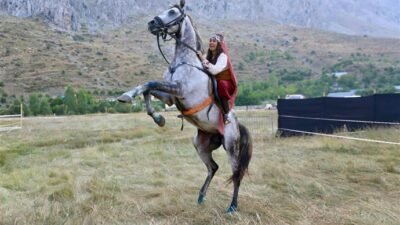 GÖKBEL’DE SPOR KÜLTÜR VE DOSTLUK BİR ARADA Alanya’da bu yıl 19. kez düzenlenen Geleneksel Gökbel Yağlı Pehlivan