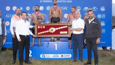 GÖKBEL’DE İKİNCİ KEZ BAŞPEHLİVAN ENES DOĞAN Alanya Belediyesi tarafından düzenlenen ve bu yıl 4 güne çıkarılarak