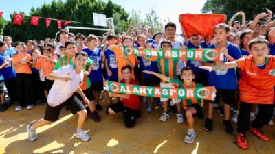 ŞEHRİMİZİN GURURU ALANYASPOR’UMUZA TAM DESTEK ‘’Alanyasporum Okulumda Projesi ‘’ Açılış töreni gerçekleştirildi Hamit Özçelik İlk/Ortaokulu’nda