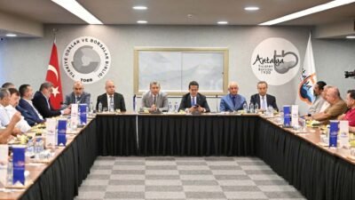 Antalya Valisi Hulusi Şahin Atb’nin Konuğu Oldu Antalya Ticaret Borsası (ATB) Birleştirilmiş Meslek Komiteleri Toplantısı’nın konuğu Antalya
