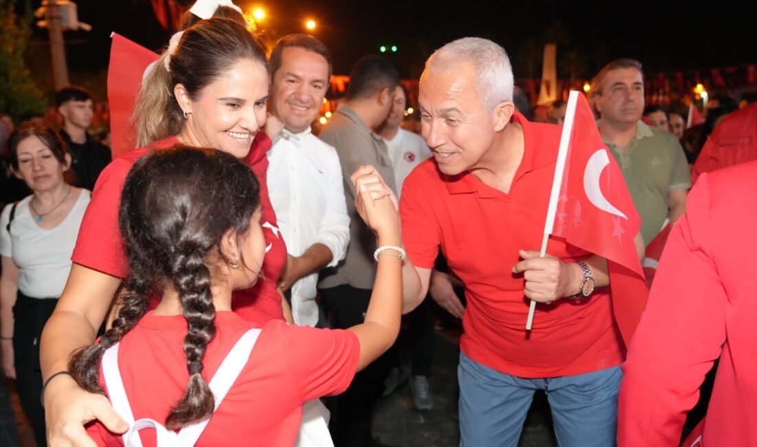 Alanya’da 29 Ekim Cumhuriyet Bayramı kutlamaları kapsamında Fener Alayı Yürüyüşü