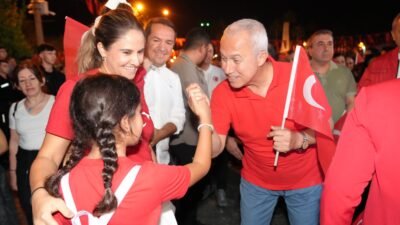 Alanya’da 29 Ekim Cumhuriyet Bayramı kutlamaları kapsamında Fener Alayı Yürüyüşü