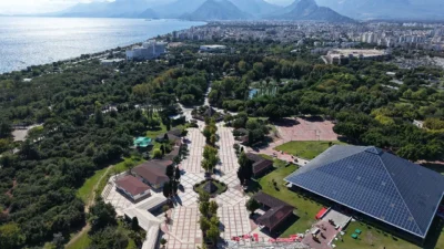 Antalya, doğanın Oscar’ı olan Yeşil Bayrak ödülüne layık görüldü Antalya, Atatürk Kültür Parkı ile ilk kez uluslararası ‘Yeşil Bayrak’