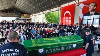 Antalya itfaiye teşkilatının acı günü Geçirdiği kalp krizi sonucu yaşamını yitiren Antalya Büyükşehir Belediyesi İtfaiye