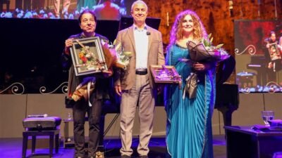 FAZIL SAY VE SERENAD BAĞCAN’DAN MUHTEŞEM KONSER Dünyaca ünlü besteci ve piyanist Fazıl Say ile Sanatçı Serenad