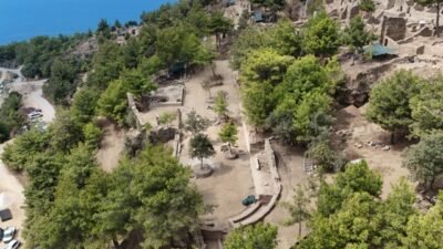 Syedra Antik Kenti’nde 1800 Yıllık Stadyum Gün Yüzüne Çıkarıldı Antalya’nın Alanya ilçesindeki Syedra Antik Kenti’nde yürütülen kazılarda 1800 yıllık