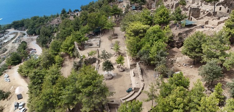 Antalya’nın Alanya ilçesindeki Syedra Antik Kenti’nde yürütülen kazılarda 1800 yıllık