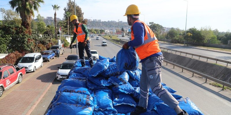 Antalya Büyükşehir Belediyesi, ısınmadan kaynaklanan hava kirliliğini azaltmak için kömürün
