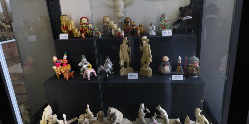 Rus sanatçıdan Oyuncak Müzesi’ne 33 parçalık bağış Antalya Büyükşehir Belediyesi