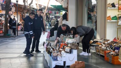 Denetimler etkin bir şekilde sürecek Antalya Büyükşehir Belediyesi zabıta ekipleri,