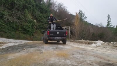 Antalya Büyükşehir Belediyesi Alanya’nın kırsal mahalle yollarında ulaşımın aksamaması için