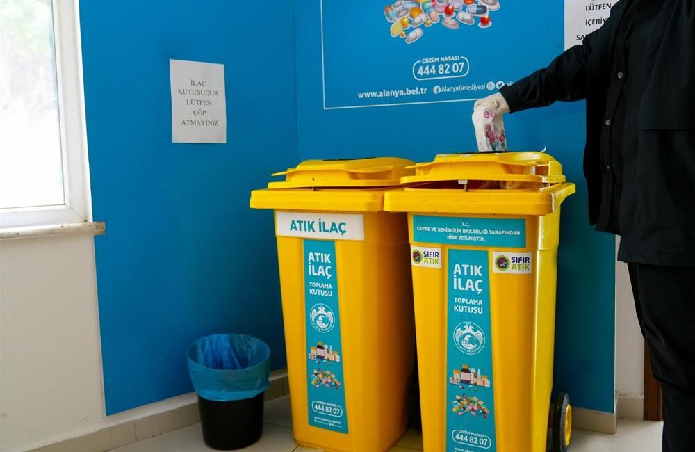 Alanya Belediyesi’nin kullanılmayan ve son kullanma tarihi geçmiş ilaçların çevreye