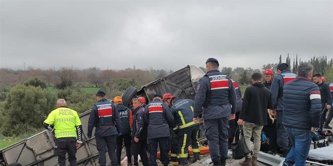 Antalya’da yolcu otobüsünün şarampole devrilmesi sonucu 8 kişi öldü, 26